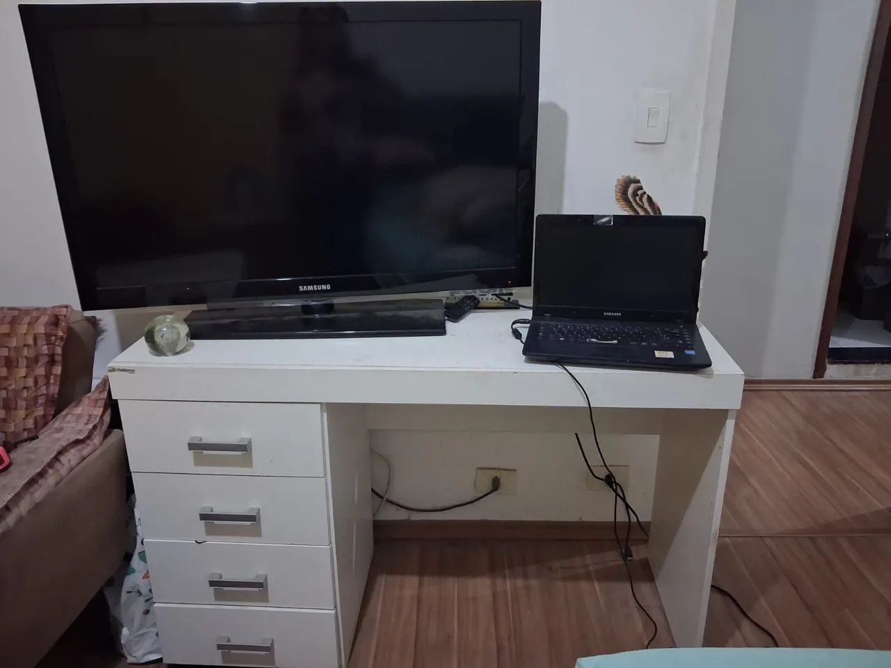 Mesa para computador de madeira 