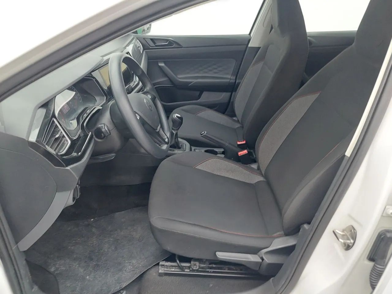 Volkswagen Polo Track 1.0 Flex 12V 5p, foto 17 de 18