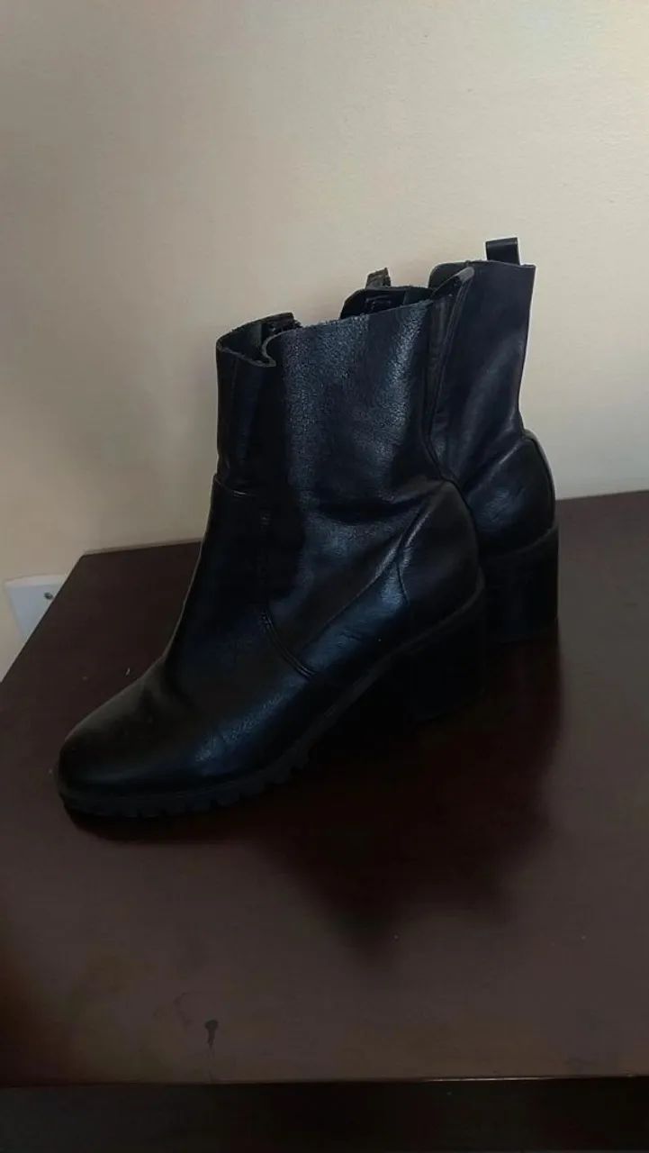 Bota Arezzo de Couro N° 35
