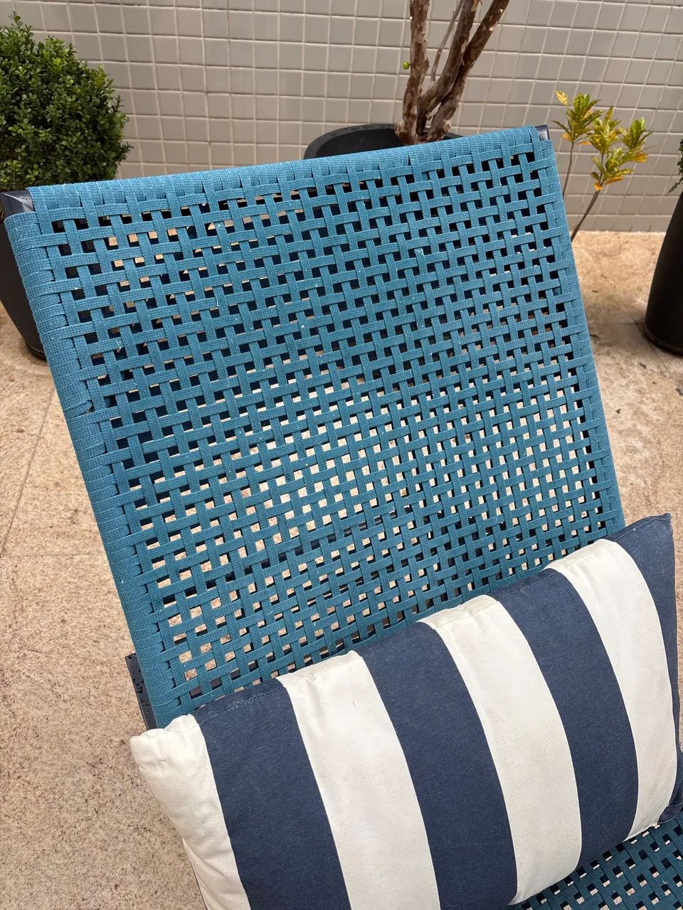 Espreguiçadeira azul marca Faruk - Foto 2