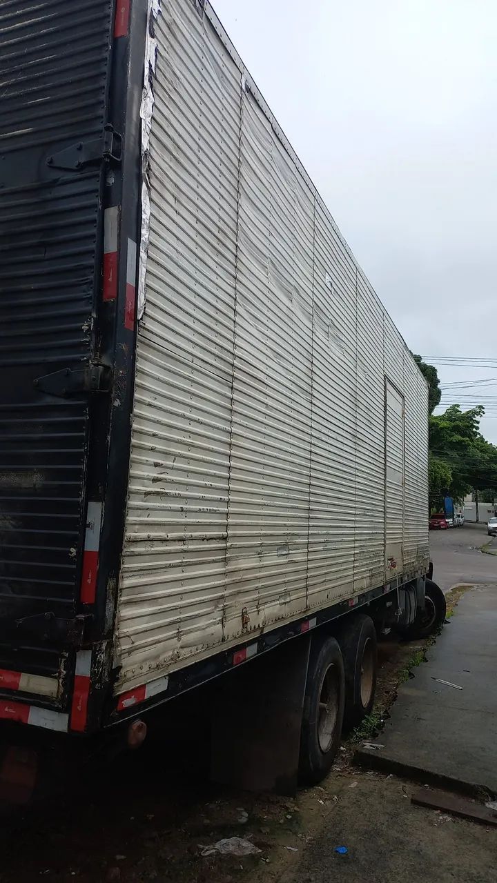 Baú 8,20 mts Piso ferro Randon - Foto 3