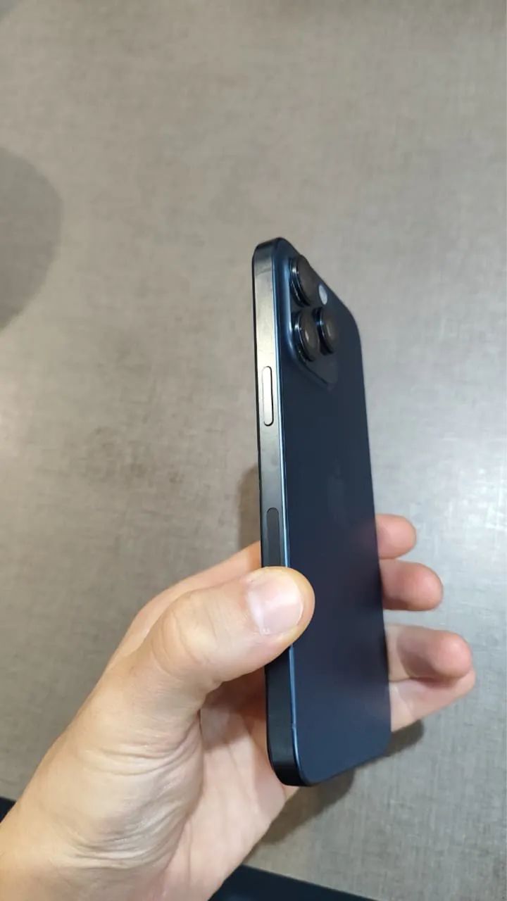 iPhone 15 Pro Max - Foto 2