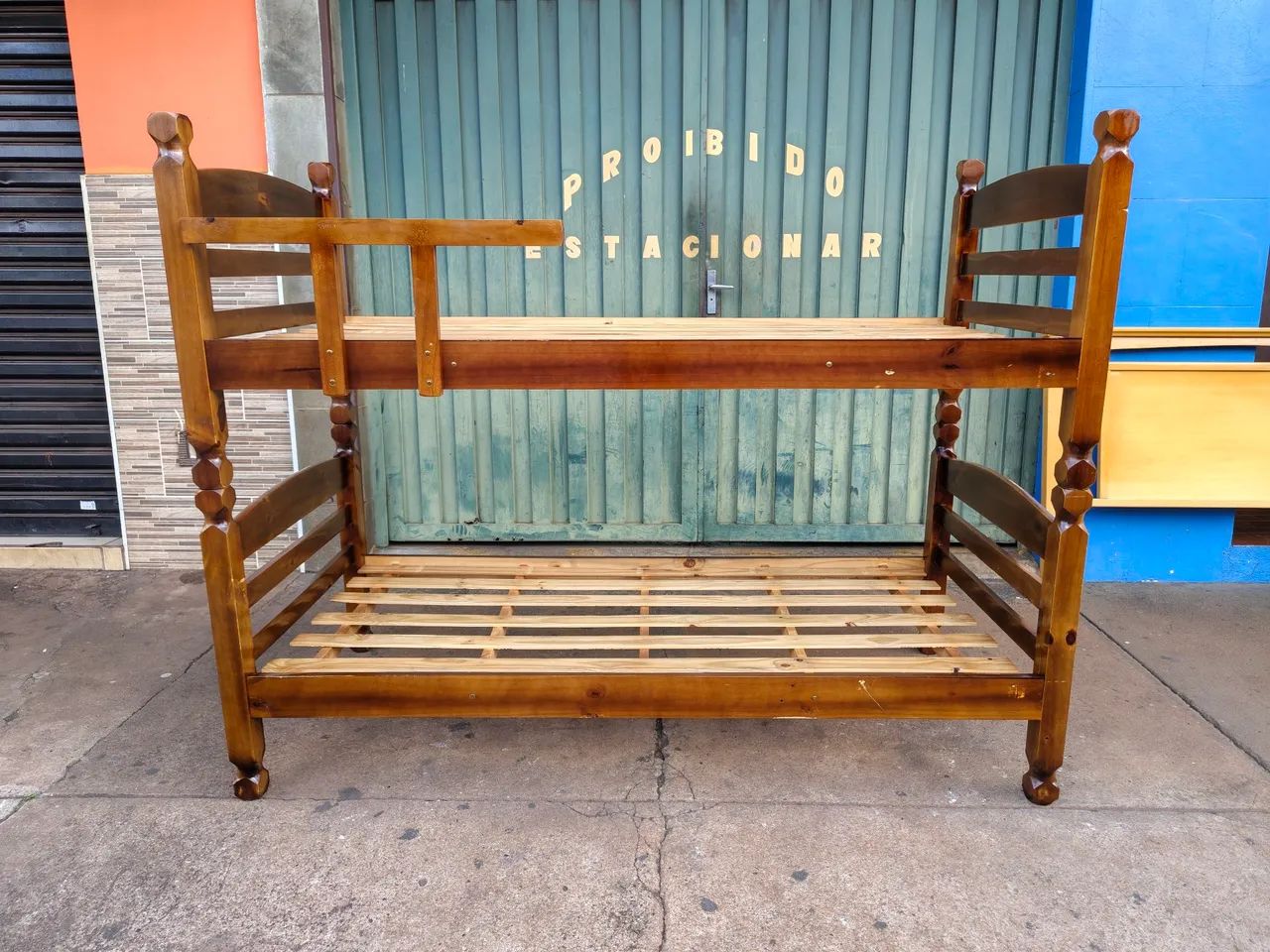 Vendo beliche madeira maciça semi nova 