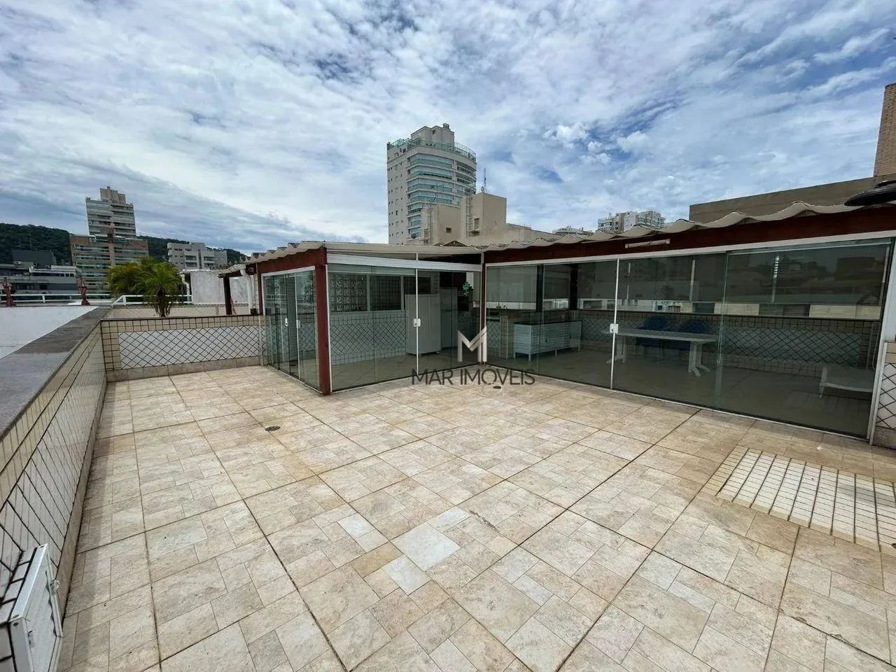 Cobertura com 3 dormitórios à venda, 160 m² por R$ 650.000 - Enseada - Guarujá/SP