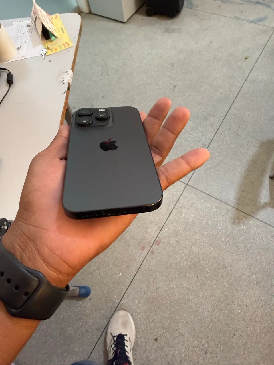 iPhone 16 Pro - Foto 2