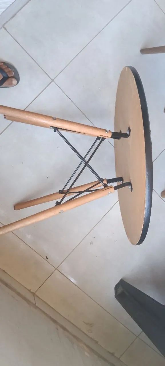 Mesa e duas banquetas em MDF para criança - Foto 3