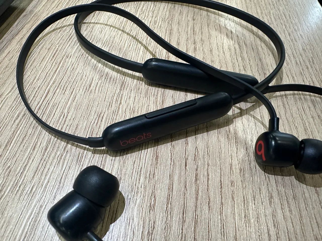 Fone Beats Flex 12 hs de som - Foto 5