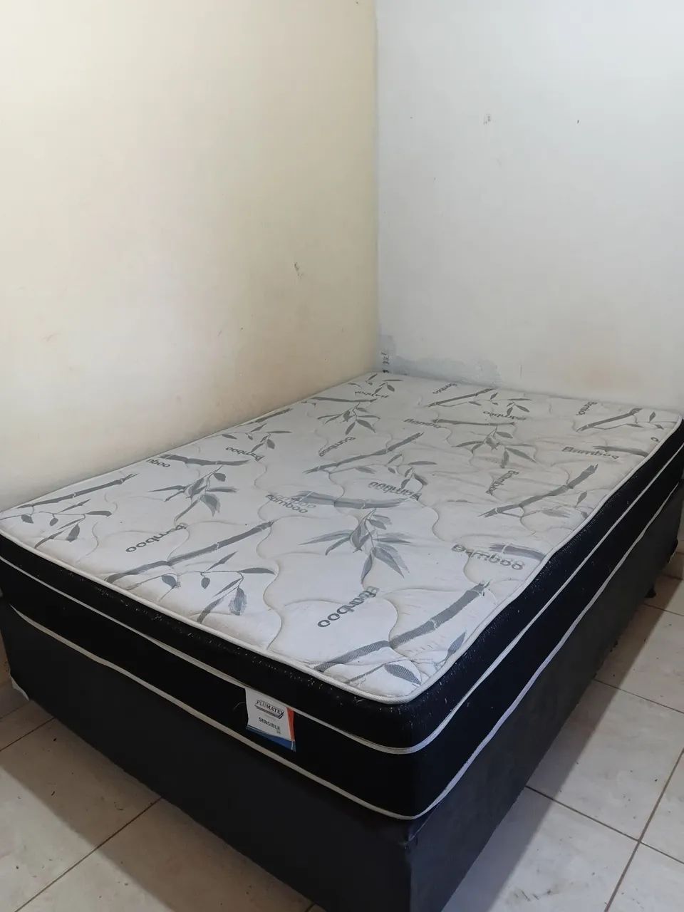 Vendo cama de casal box com colchão e a base valor R$:400,00 - Foto 3