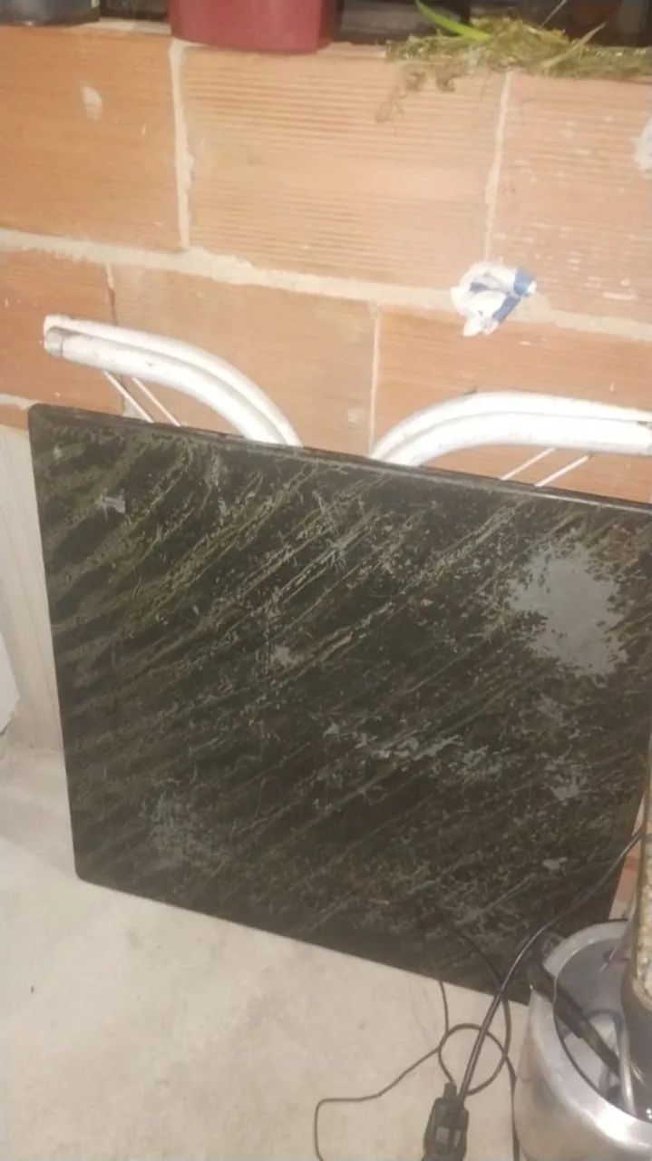 Vende-se esse mesa