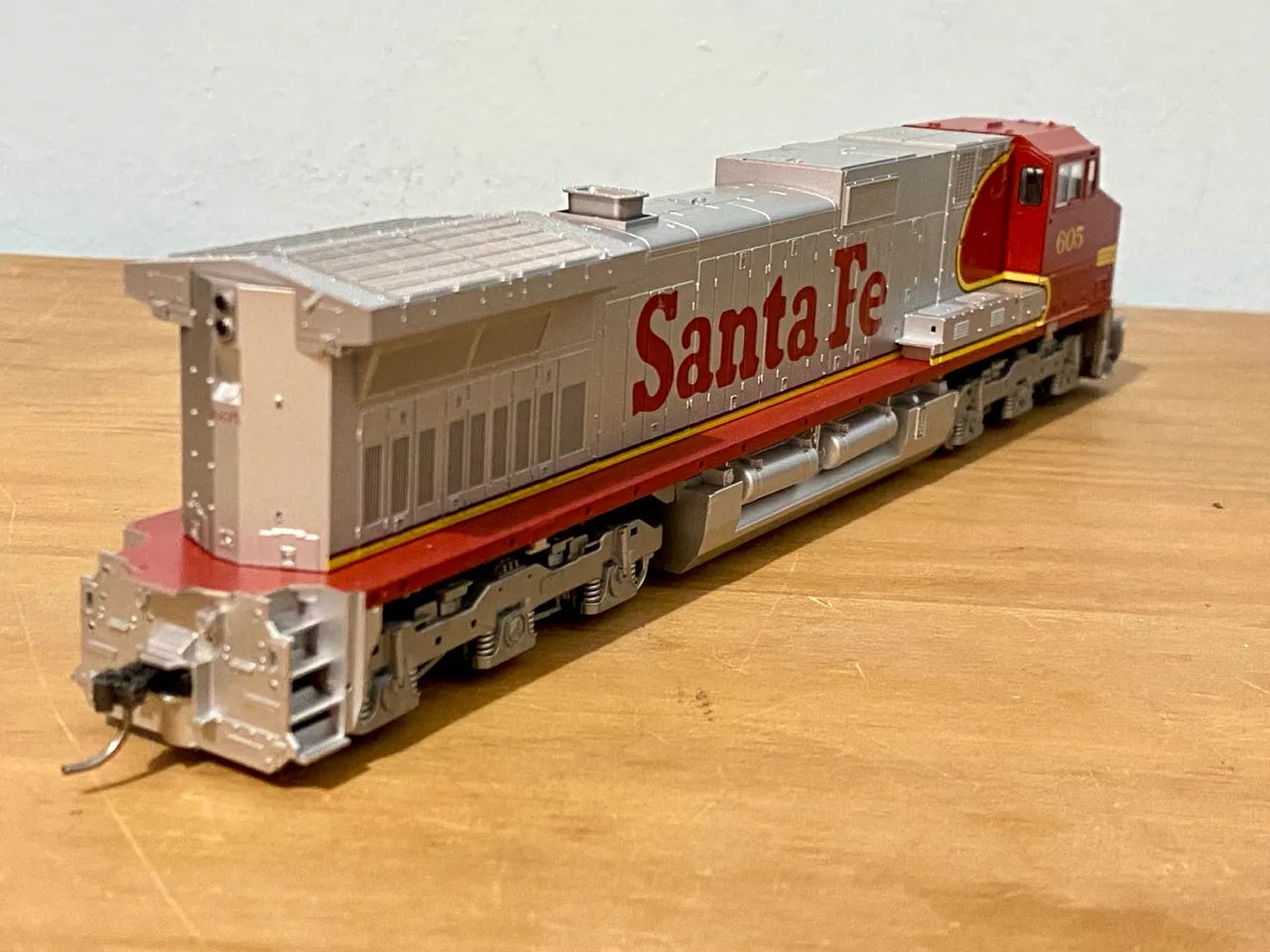 Locomotiva Kato Dash 9 Santa Fe HO - Hobbies e coleções - Silveira