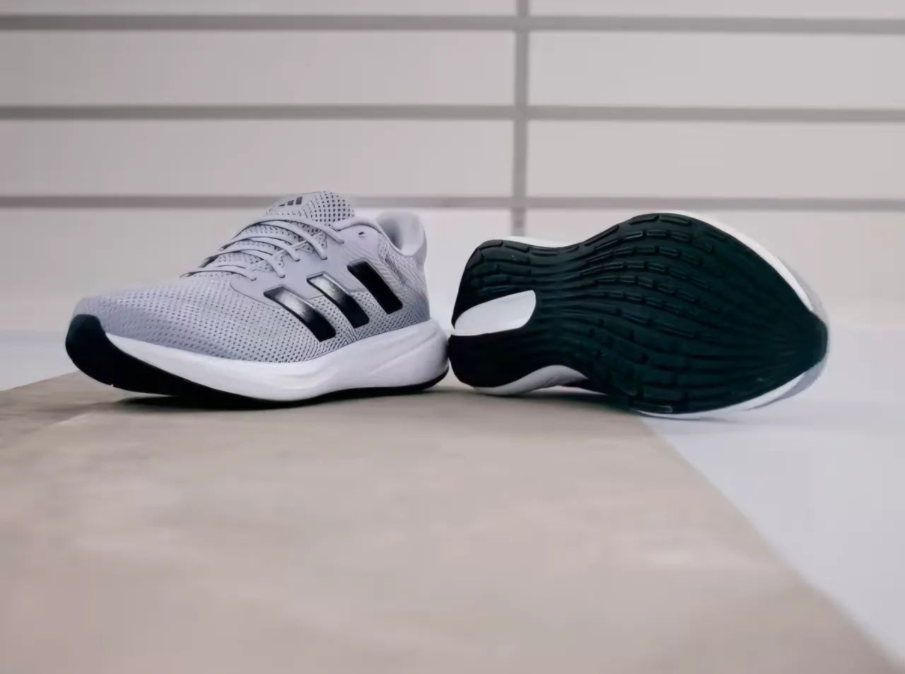 Tênis Adidas 42  - Foto 3