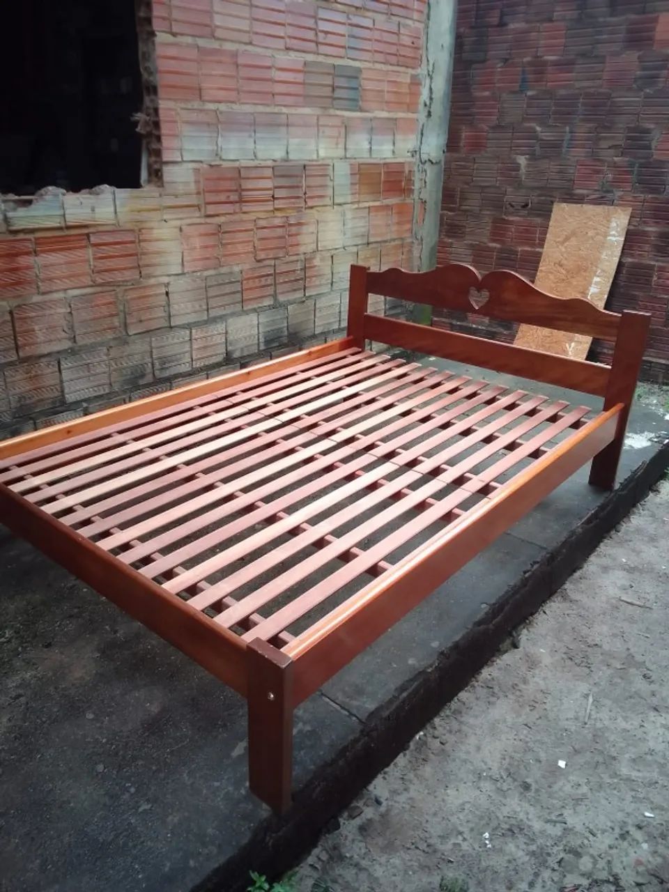Cama de casal vintage 100% madeira Andiroba - Foto 4