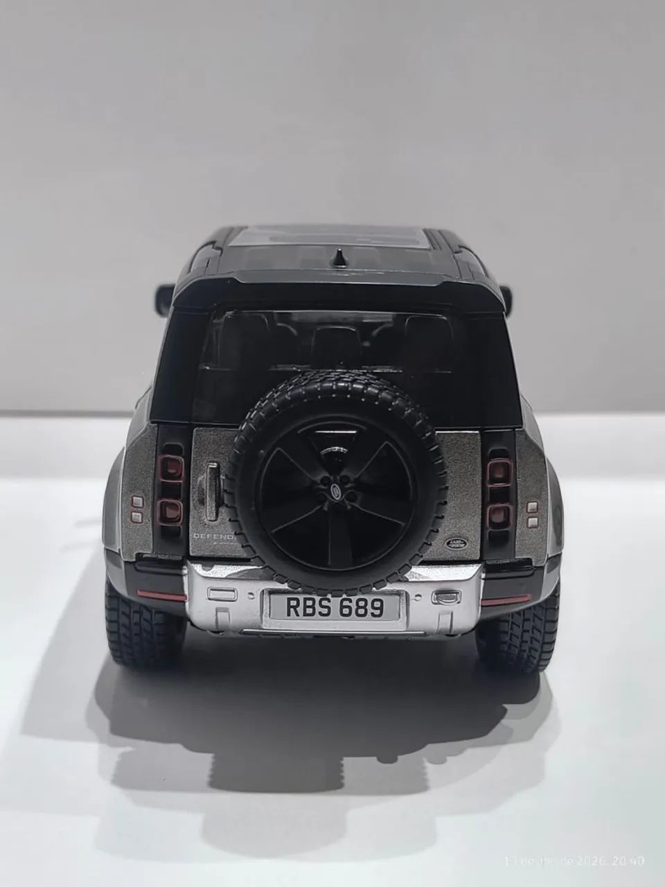 Jeep Defender Burago Escala 1:24 - Foto 5