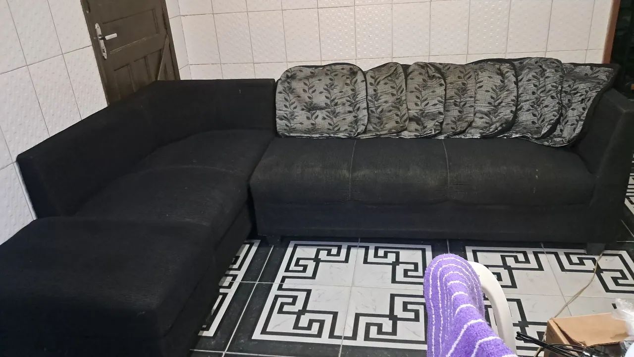 SOFÁ BEM CONSERVADO (DISPONÍVEL) 