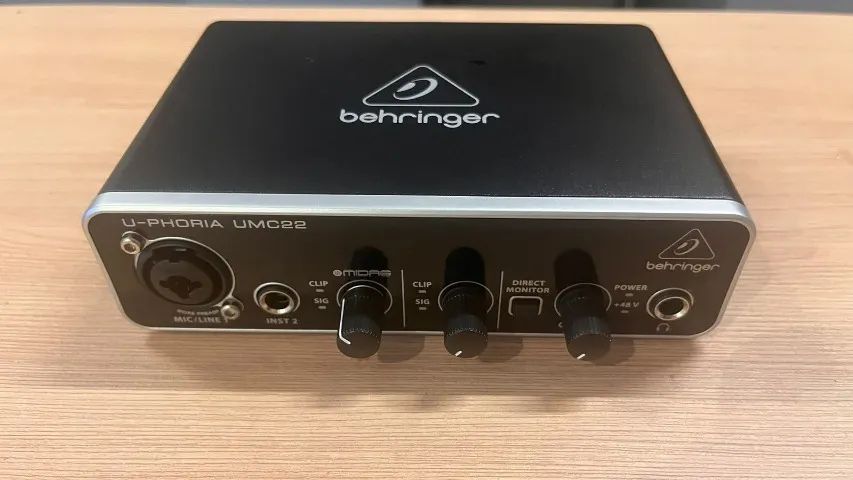 Interface De Áudio - Behringer U-phoria Umc22 - Foto 2