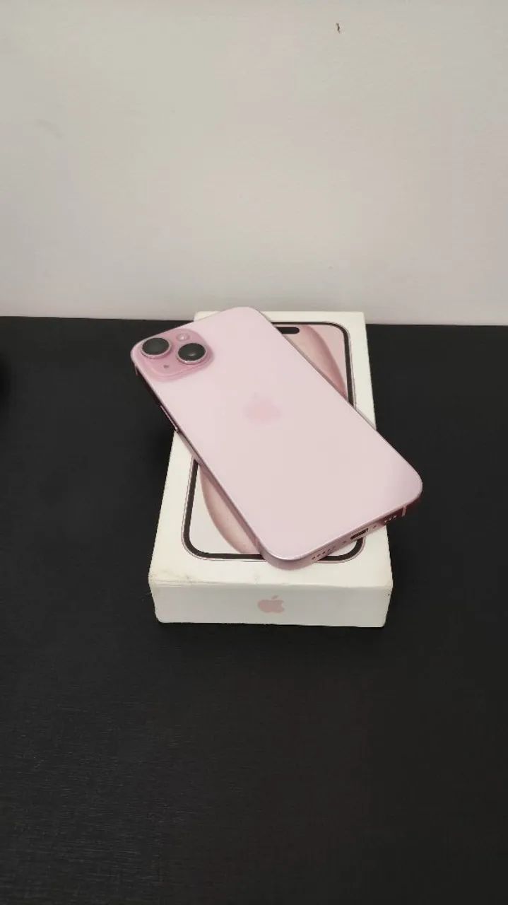 iPhone 15 128GB Rosa Sem Defeitos com Capinhas e Carregador