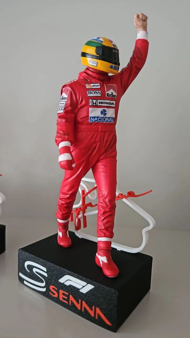 Vendo estatueta do Ayrton Senna - Foto 2