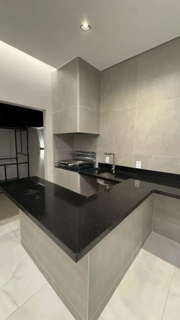 BELÍSSIMA CASA TÉRREA NOVA COM 3 SUÍTES COM CLOSET - Foto 3