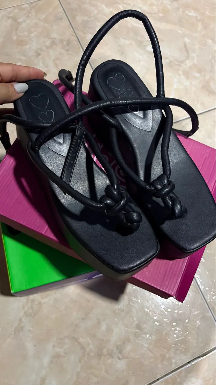 Sandália plataforma preta confortável  - Foto 3