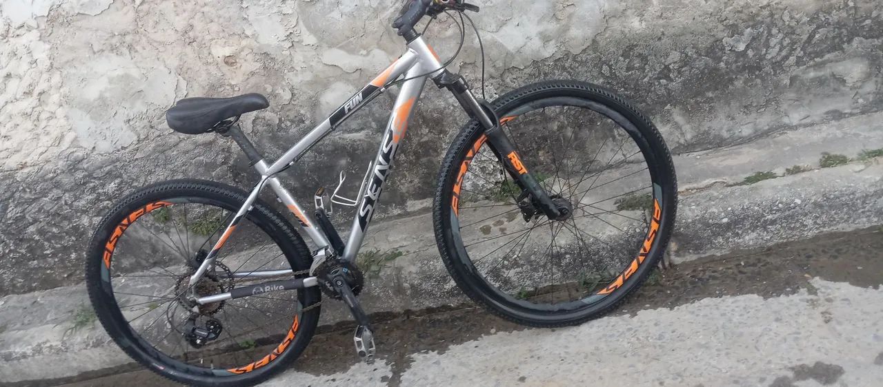 Vende se bicicleta Sense 