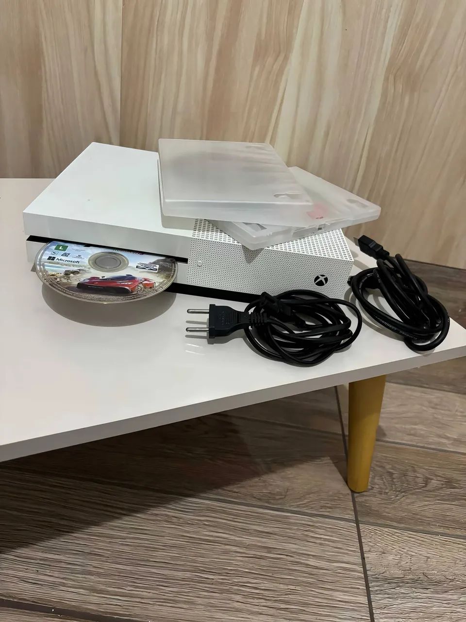 Xbox One s 1t,3 jogos ,  1 manete original 