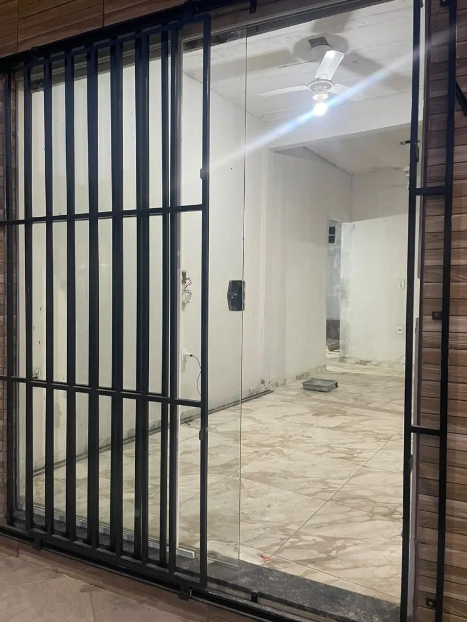 Alugo ponto comercial com casa 
