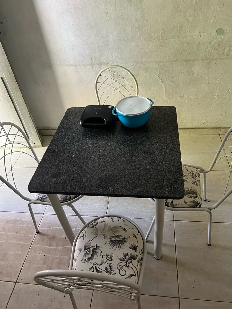 MESA COM 4 CADEIRAS COM PEDRA DE GRANITO - Foto 4