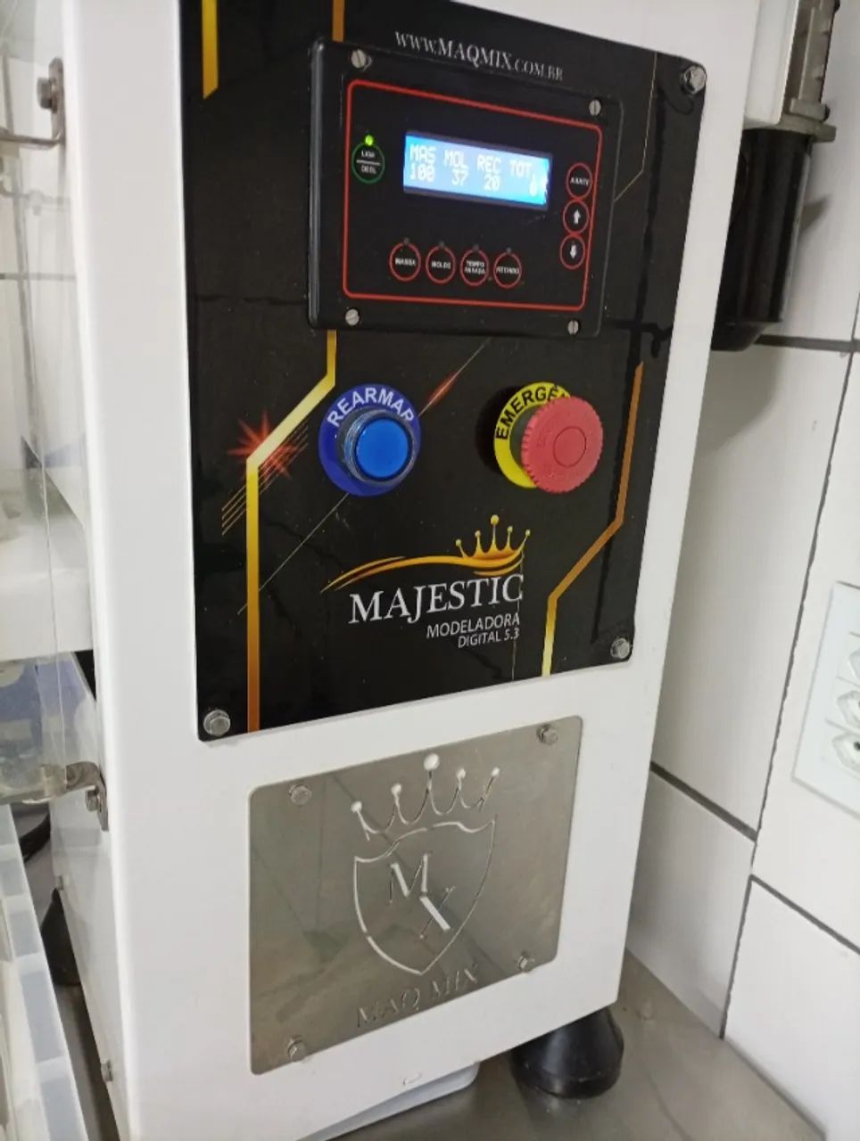 Máquina modeladora de salgados 