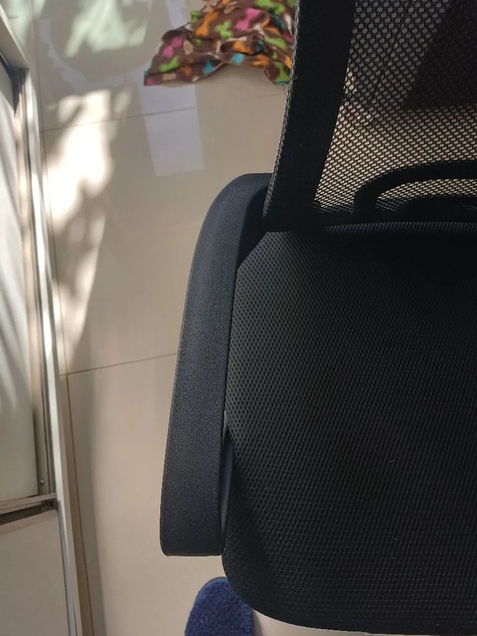 Cadeira Escritório Preta Estofado Base Giratória Tela Mesh - Foto 6