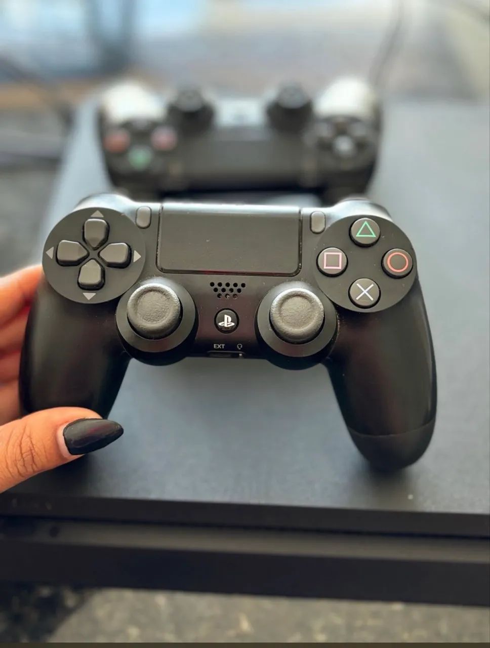 Ps4 com 2 controles  - Foto 2