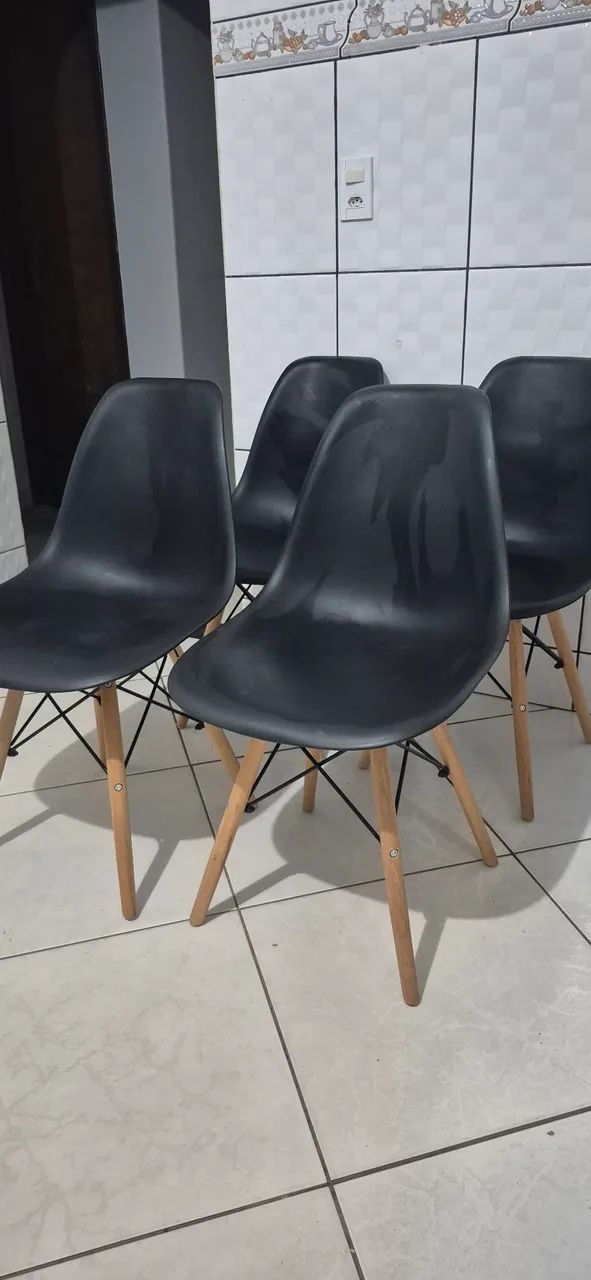 4 cadeiras pé palito