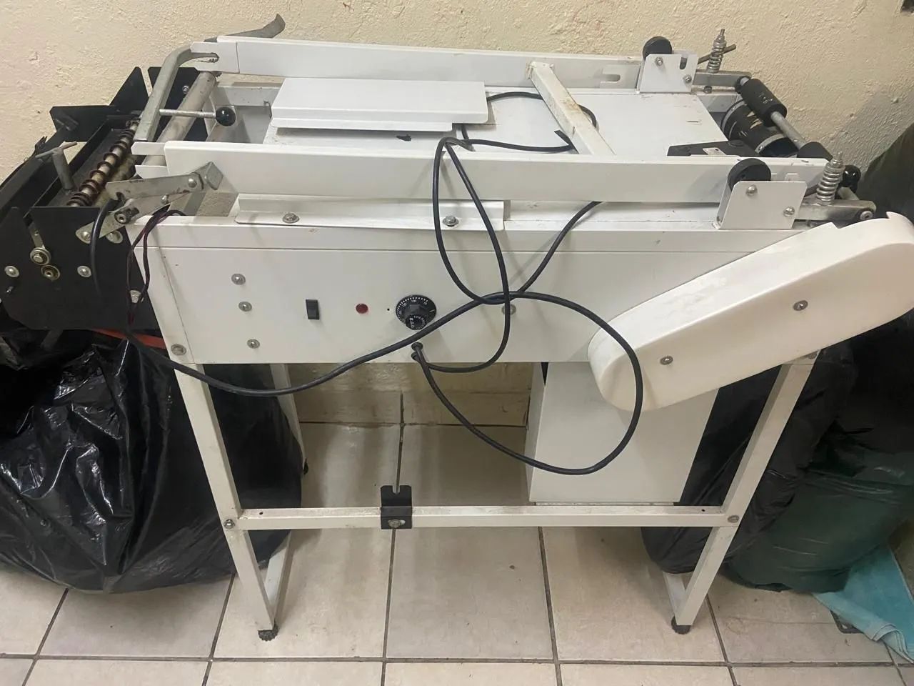Máquina de fazer fraldas infantis automática