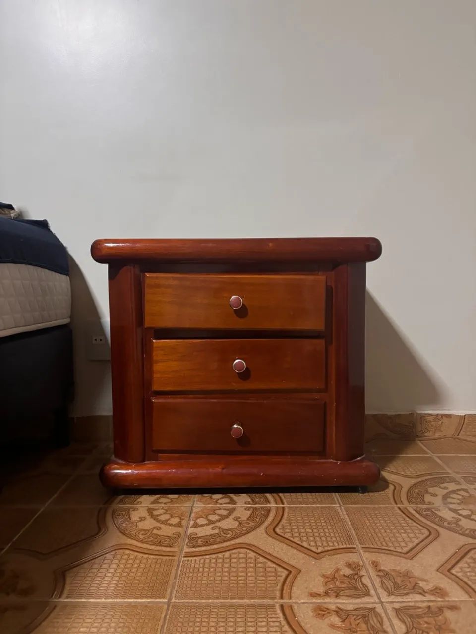 Criado-Mudo. Mesa de Cabeceira em Madeira 