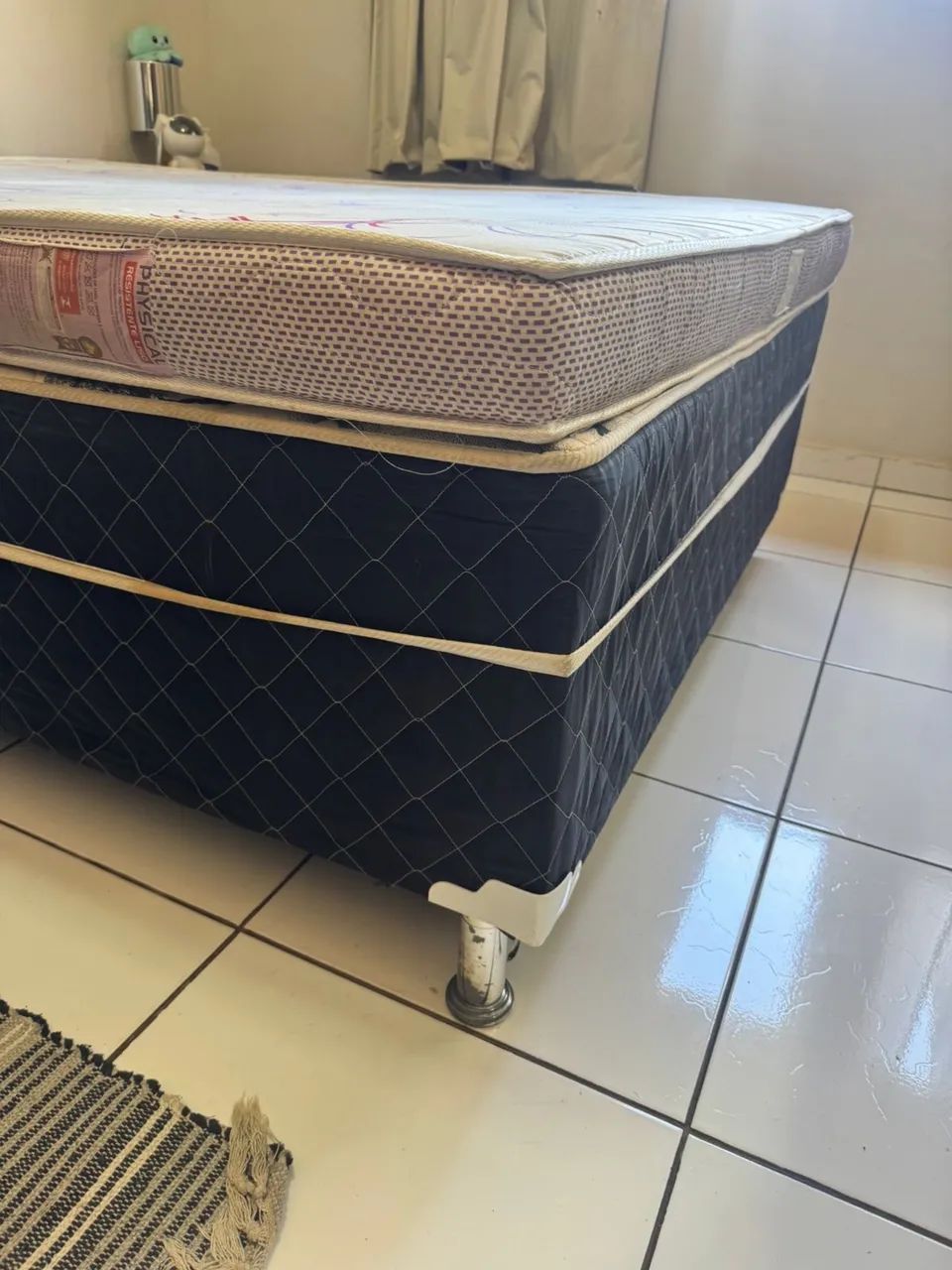 Cama casal semi nova 