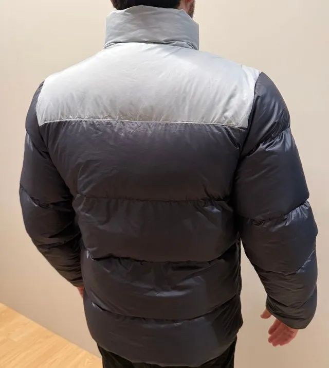 jaqueta nike puffer chumbo e cinza claro - Foto 2