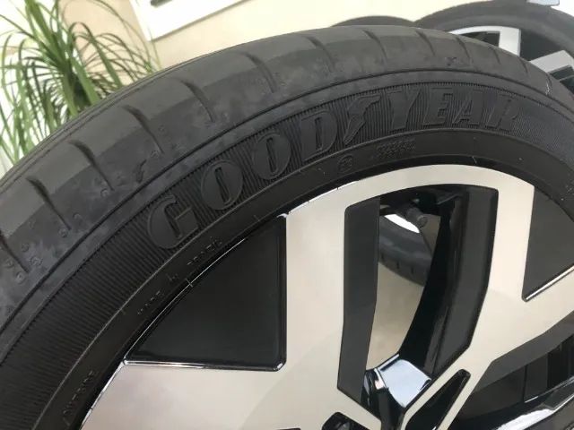 Vendo rodas com pneus aro 19 originais VW Taos - Foto 6