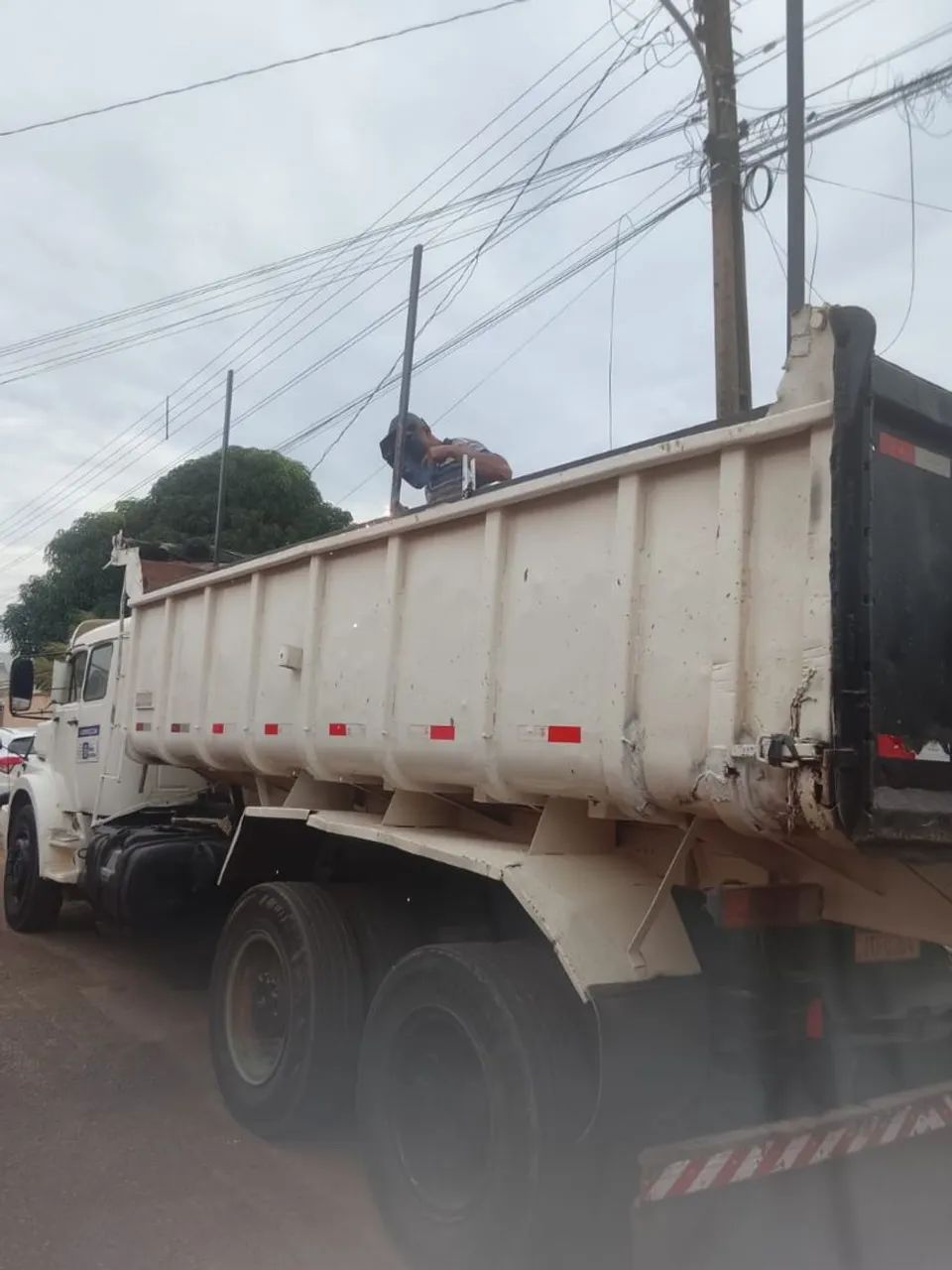 Caminhão caçamba  - Foto 4
