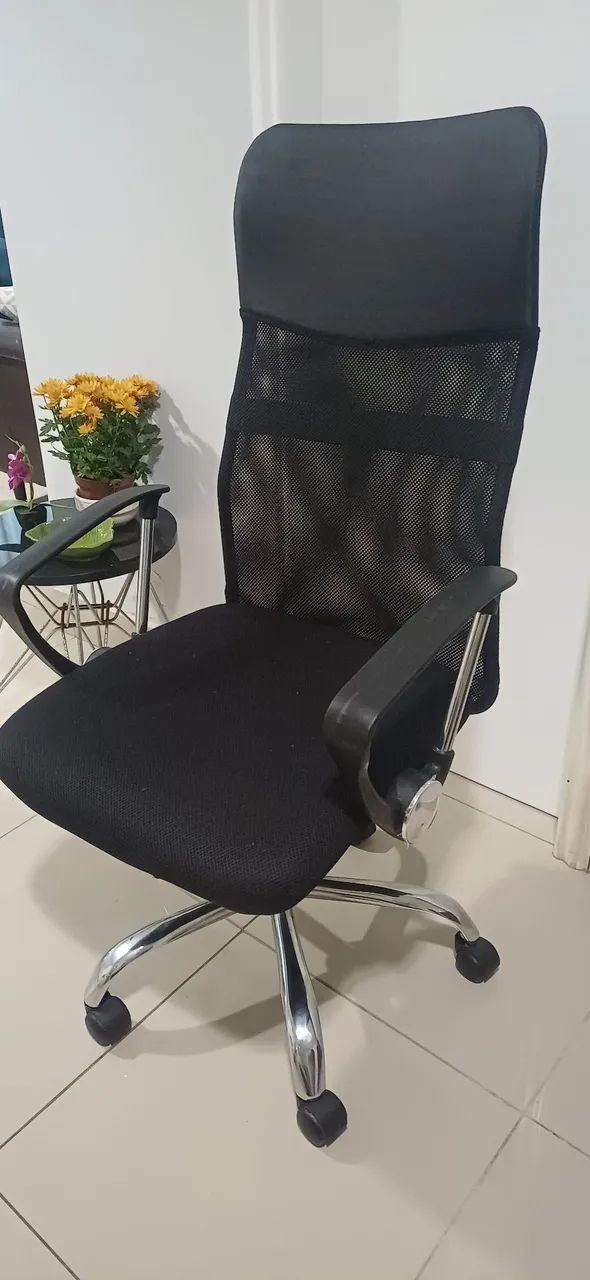 Vendo cadeira de escritorio presidende