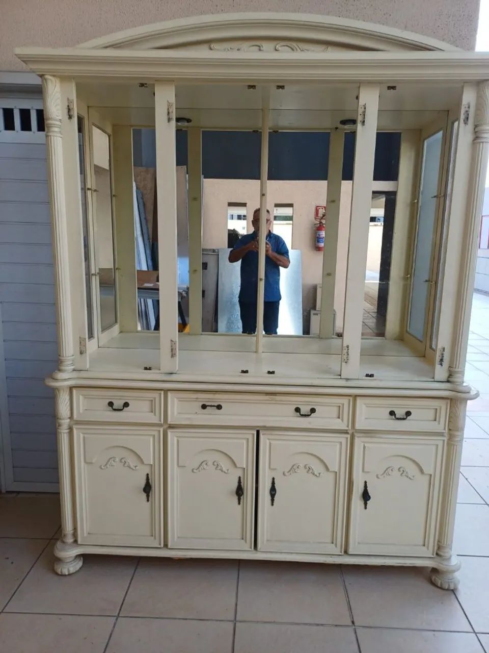 Cristaleira e mesa  - Foto 5