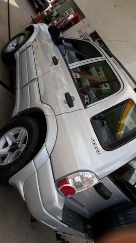 Vendo Tracker 4x4 manual com 4 pneus AT zerados - Foto 6