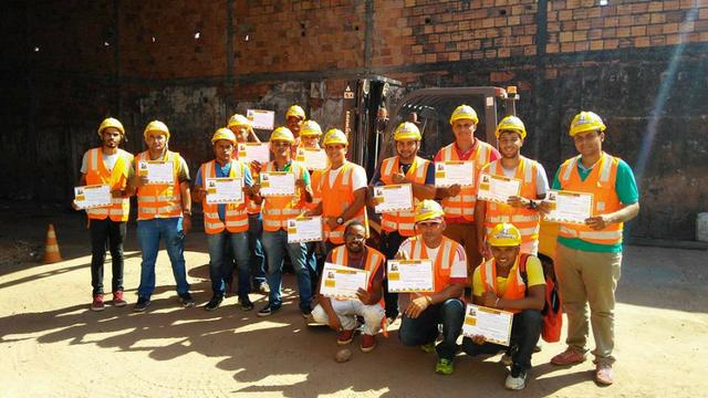 Operador de empillhadeira Curso Profissionalizante Inicio 02-12-2019 - Foto 3