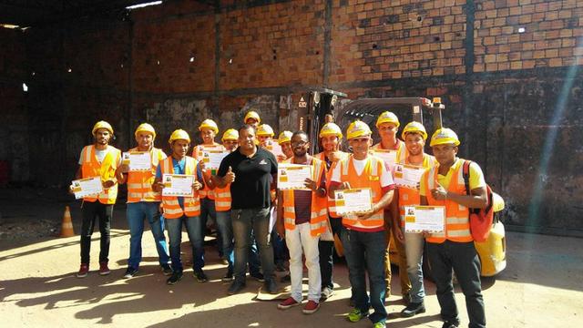 Operador de empillhadeira Curso Profissionalizante Inicio 02-12-2019 - Foto 4