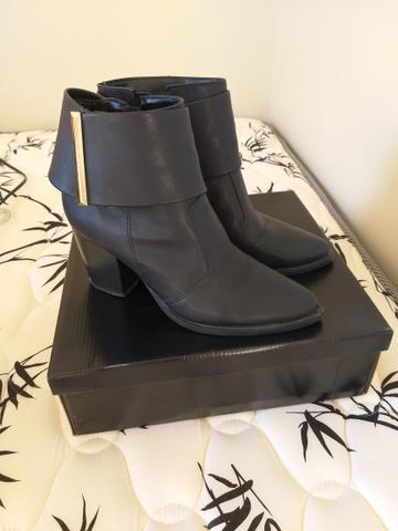 Bota preta cano curto