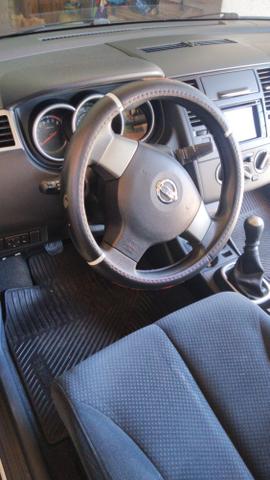 Troco por menor valor Nissan Tiida - Foto 4