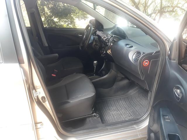 Toyota etius novo com gás. 2017 43.000,00 - Foto 5