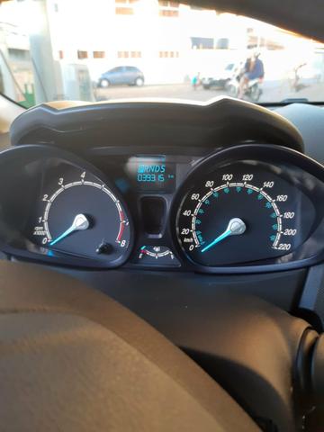 Vendo Ford Fiesta 1.6 AT 2015 - Foto 3