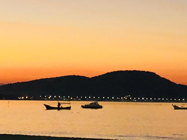 Sobrado a 70 mts da praia da Enseada com ar e Wifi - Foto 20