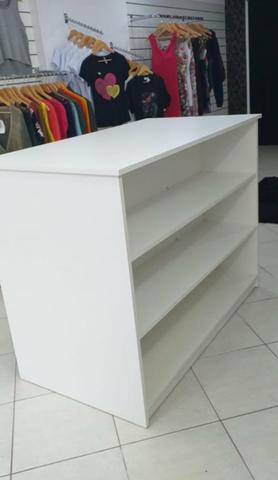 Balcão de loja, caixasemi novo, araras e cabides - Foto 4