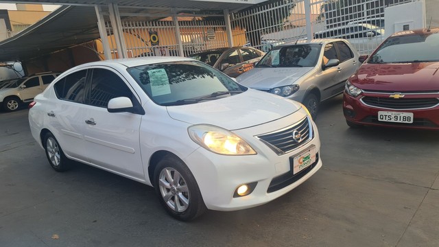 NISSAN VERSA 1.6 SL COMPLETO 2014