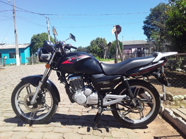 MOTO SUZUKI GSR 150I